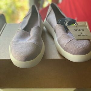 SLIP ON FLATS NWOB